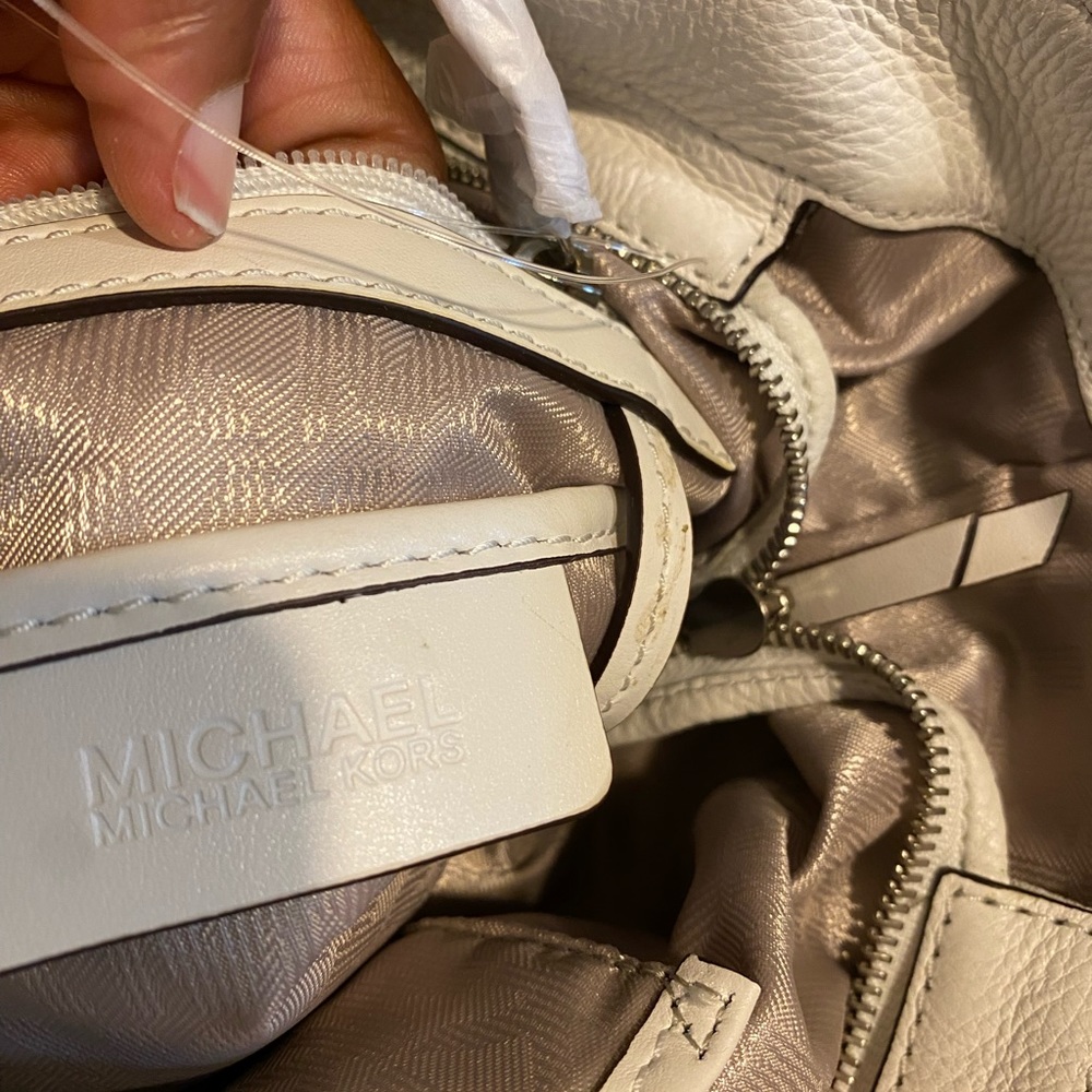 Michael Kors Leather Handbag…Off-White Color… - Picture 9 of 16